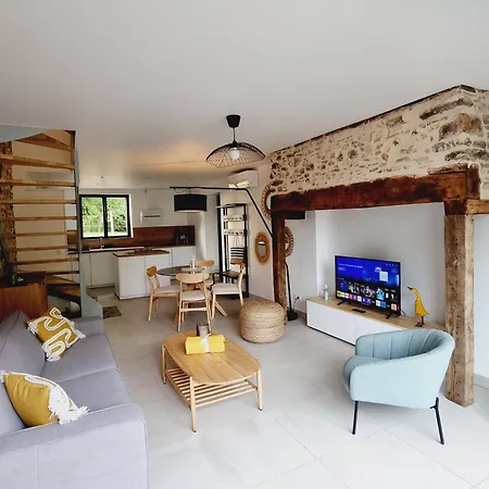 Gite Le Chambougeal Avec Spa Privatif Lagraulière Exterior foto
